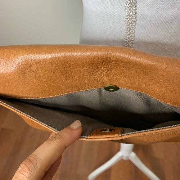 J crew shoulder bag tan color - Picture 2 of 7